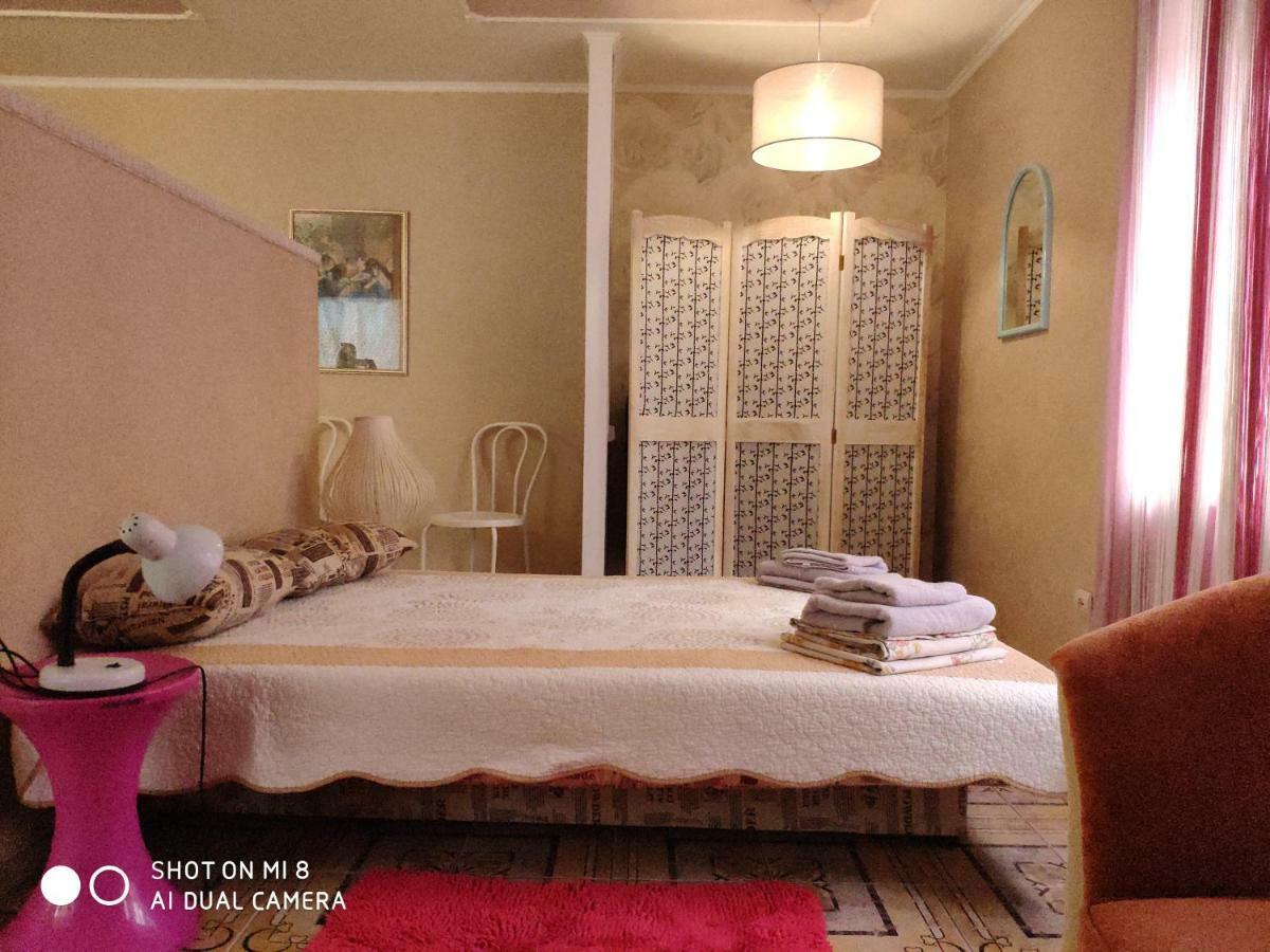 Apartments Domovik Latorichnaya,3 Mukacheve Luaran gambar